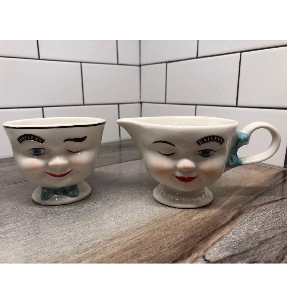 BAILEYS BOY & GIRL YUM WINKING SUGAR AND CREAMER
